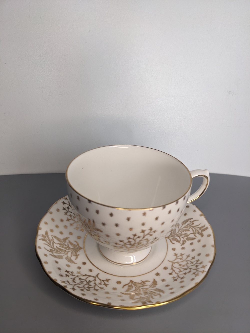 Queen Anne Teacup Bone China Gold Filigree Saucer Vintage England Set